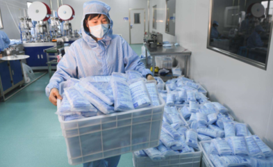 10亿中国口罩驰援法国，56架运输机展现世界工厂的硬核实力